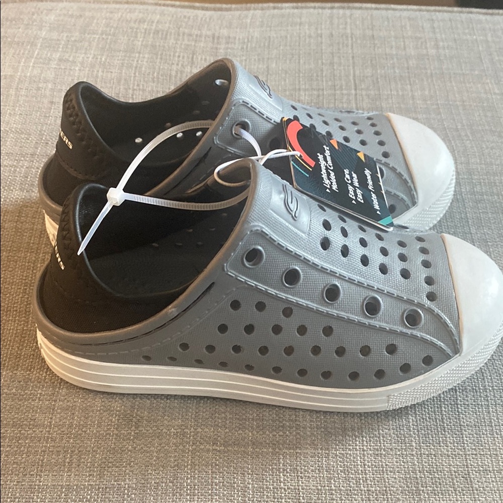 NWT Sketchers Gray and Black Water Shoes with Ventilation